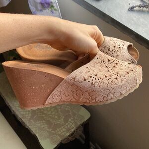 Vintage Style Floral Laced Cork Wedge Sandals